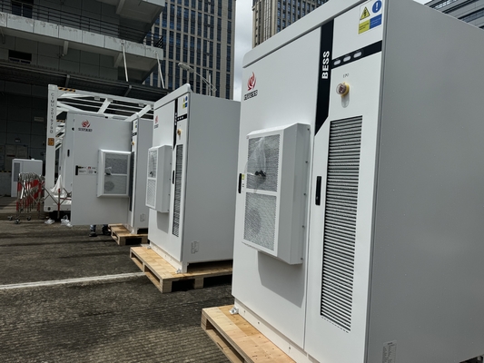 نظام تخزين طاقة البطارية الصناعية معتمد من UL LiFePO4 IP55 107.52KWH - 125.44KWH