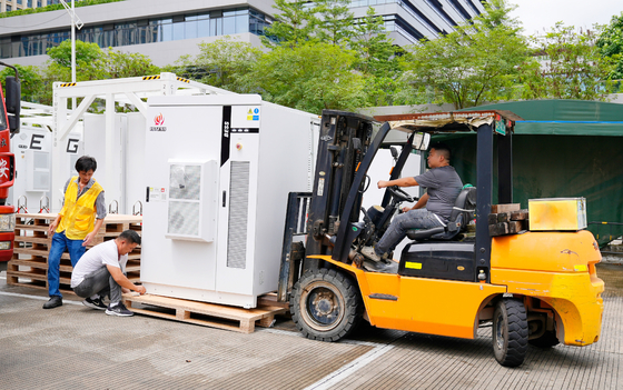 تخزين بطارية شمسية في الهواء الطلق 500kW/811.2kWh جميعها في بطارية ليثيوم أيون واحدة لتخزين الطاقة الشمسية