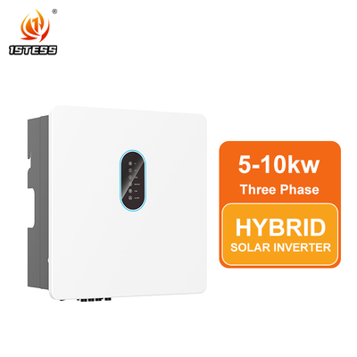 معدل تحويل ثلاثي المراحل IP65 97.8٪ كفاءة قصوى ونظام شحن MPPT لبيئات من -10 °C إلى 50 °C